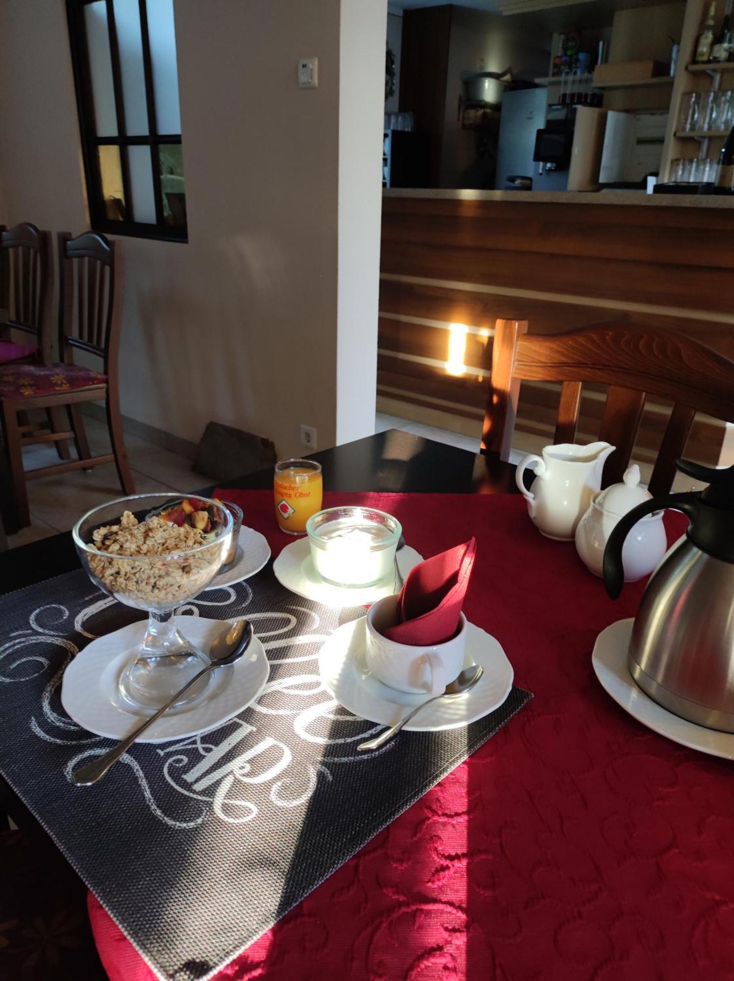 Cafe Im Hof- Bed & Breakfast Streufdorf Екстериор снимка
