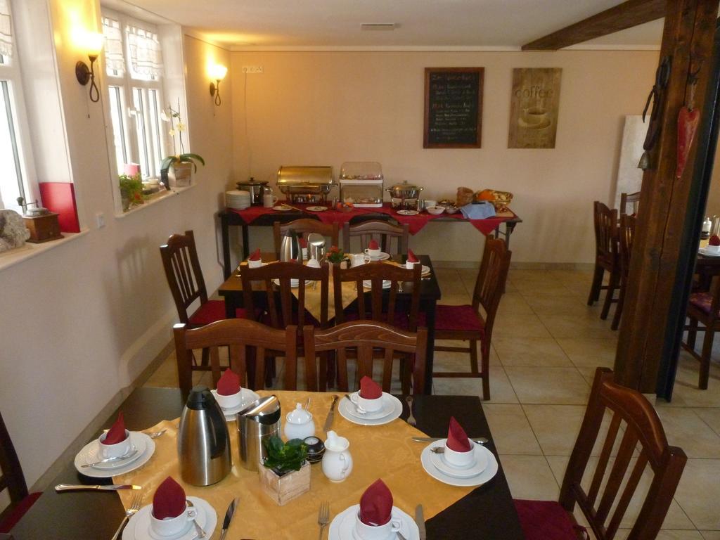 Cafe Im Hof- Bed & Breakfast Streufdorf Екстериор снимка