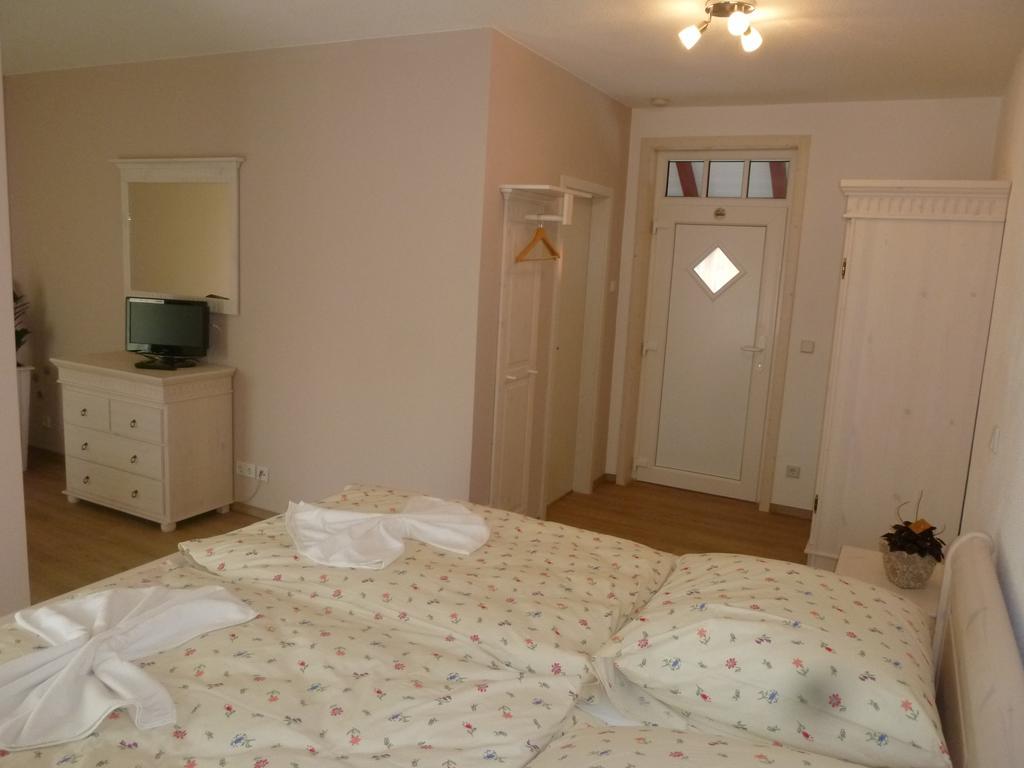 Cafe Im Hof- Bed & Breakfast Streufdorf Екстериор снимка