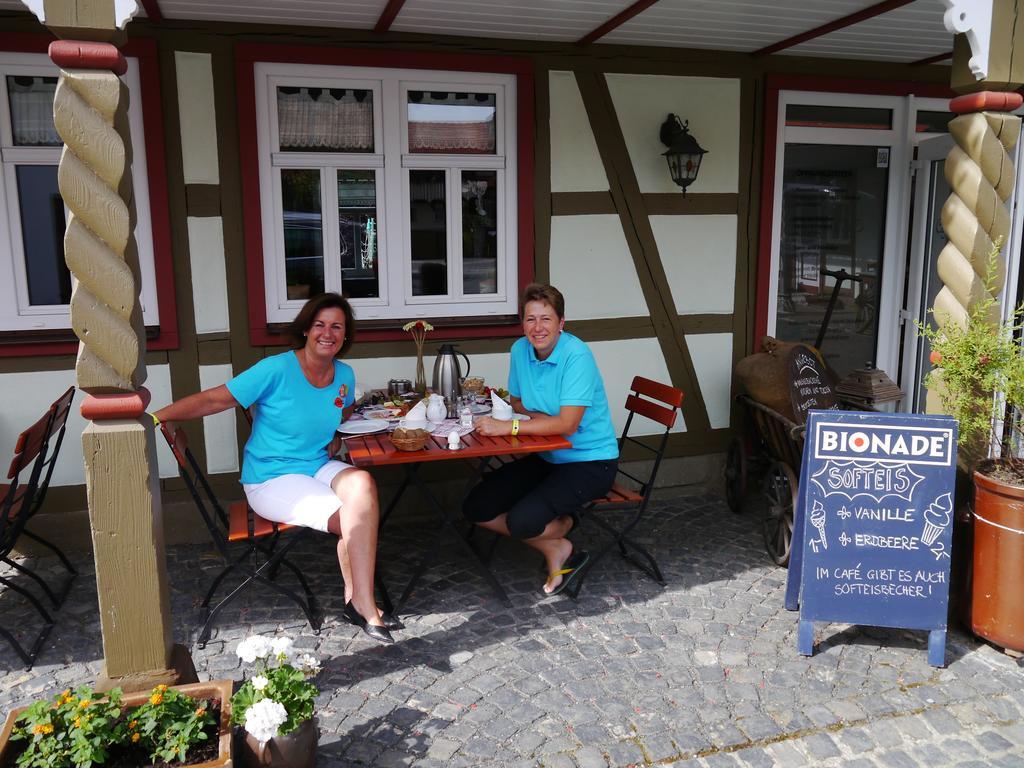 Cafe Im Hof- Bed & Breakfast Streufdorf Екстериор снимка